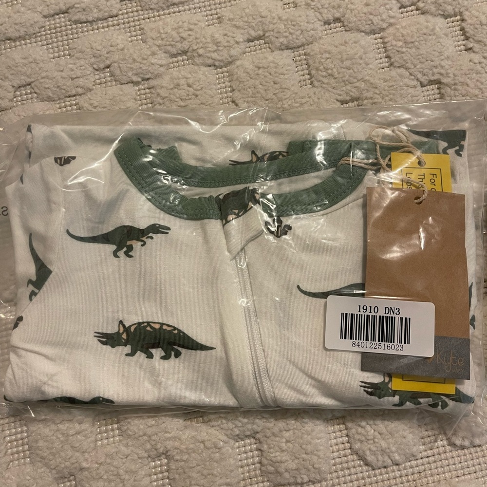 Kyte baby Dino print romper! NWT